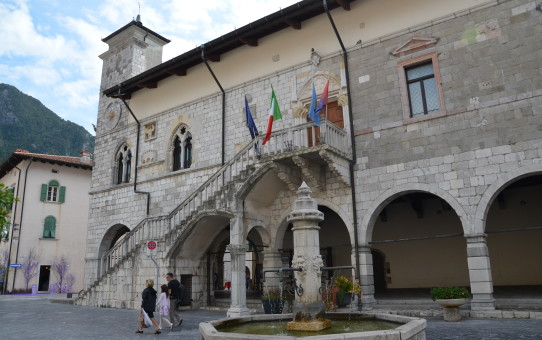 Venzone, Piazza Municipio